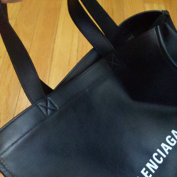 Balenciaga - Picture 5 of 6